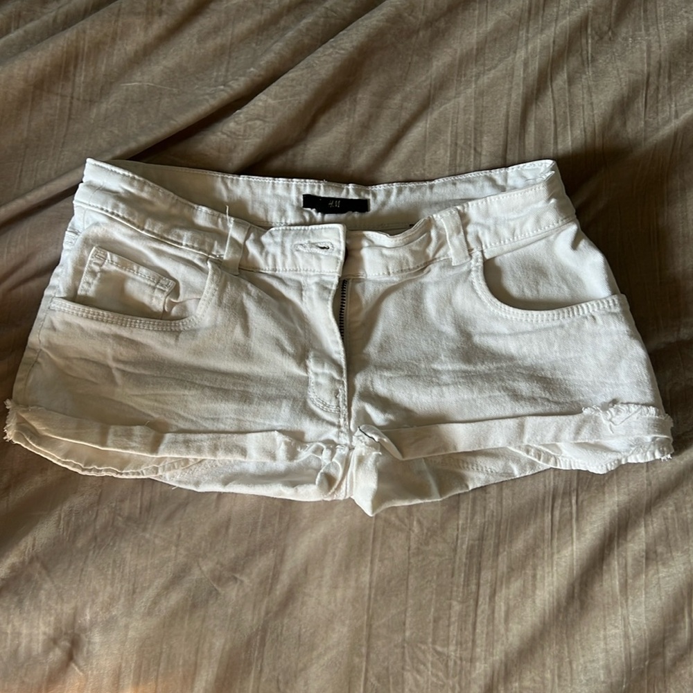 H&M white shorts skirt sz small